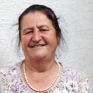 Timka S. (2015)  - Meine neuen Fotos von #everydaysrebrenica at Instagram. Timka S. geboren am 20.08.1952 in Srebrenica. Ihre Tochter und ihr Mann starben im Krieg. Timka lebt zusammen mit ihrem Sohn, ihrer Schwiegertochter und den Enkelsohn im neu gebauten Haus in Tuzla.
