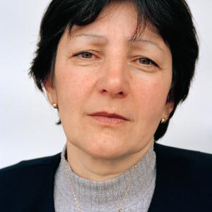 Dubravka M. (2005)  - Dubravka M. geboren am 04.05.1955 in Bjieljina. Sie lebt jetzt, wie auch schon vor dem Krieg in Srebrenica. Sie ist Mutter von drei Kindern und ihr Mann ist noch immer arbeitslos.