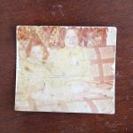 Dada M. (Before July 1995)  - Meine Familie hatten 1992 schon alle Sachen gepackt, am nächsten Tag wollten wir fliehen. Nachts kamen die Milizen. Und erschossen alle männlichen Angehörigen der Familie. Ich kam in ein Internierungslager nach Bijelina. Hochschwanger. Alle Fotografien sind verschollen. Bis auf ganz alte Familienbilder. Diese bekam ich von Verwandten. 