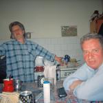 Almasa A. (2000)  - Mein Schwager ist bei mir zu Besuch. Ich bin fröhlich, ihn bei mir zu haben, weil er einer der wenigen Überlebenden meiner Familie ist.