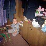 Timka S. (2000)  - Mein Enkel spielt mit einem Freund. Das erinnert mich an meine eigenen Kinder. Ich habe überlebt, damit ich ihm jetzt mit Freude und Zufriedenheit beim Spielen zusehen kann.