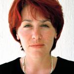 Amela H. (2000)  - Amela H. geboren am 06. Oktober 1968 in Bratunac bei Srebrenica. Seit der Eroberung Srebrenicas lebt sie mit ihrem Mann und ihren zwei Kindern in Tuzla.