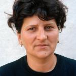Jasminka S. (2000)  - Jasminka S. geboren am 01. August 1964 in Bratunac bei Srebrenica, wo sie auch lebte. Sie ist Mutter von drei Kindern und lebt seit dem Fall Srebrenicas mit ihrer Familie in Tuzla.