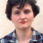 Selma M. (2000)  - Selma M. geboren am 20. März 1968 in Zvornik. Lebte bis 1995 mit ihrem Mann in Srebrenica und heute in Tuzla.