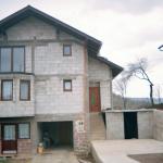 Timka S. (2005)  - Mein Haus! Nach 10 Jahren in Tuzla kann ich es noch gar nicht glauben, dass ich endlich in meinem eigenen Haus lebe.